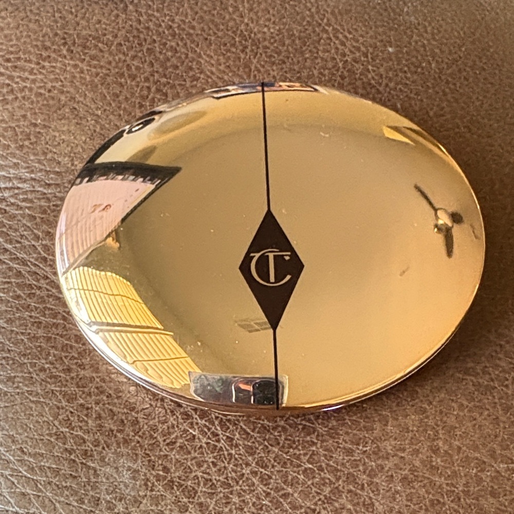 Charlotte Tilbury‎ Shiny Gold Oval Compact with CT Emblem